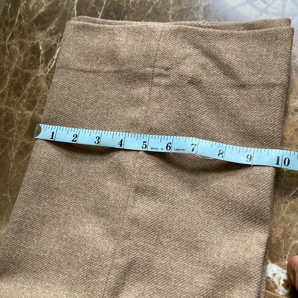 Banana Republic New with tags pants with elastic in back waist band. - Picture 5 of 10